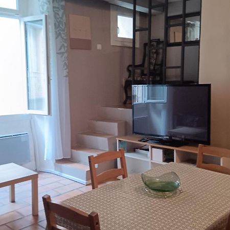 Appartement Pour 4 Personnes Dans Une Rue Tres Calme Saint-Laurent-le-Minier Exterior foto